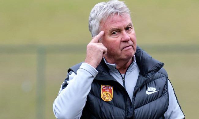Báo Trung Quốc: 'Hợp đồng trọn gói khiến Hiddink lười biếng'