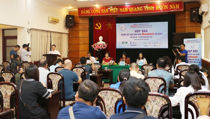 Nhiều tuyển thủ dự SEA Games chạy giải Báo Hànội mới