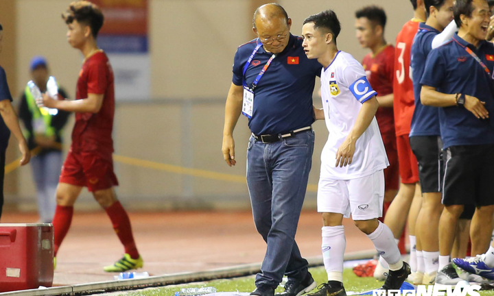 'Messi Lào' tìm hỏi chuyện HLV Park Hang Seo