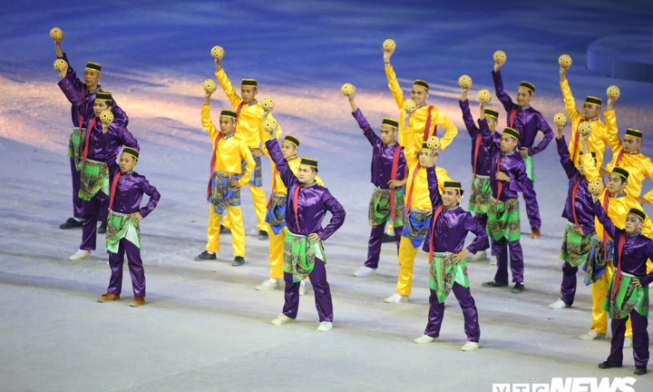 Những màn nghệ thuật ấn tượng trong khai mạc SEA Games 30