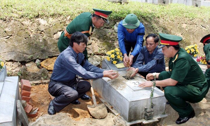 Người tìm tên cho các liệt sỹ: Chuyện 2 ngôi mộ cùng một người