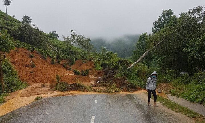 Phó Thủ tướng: Theo dõi chặt chẽ tình hình mưa lũ, chủ động ứng phó kịp thời