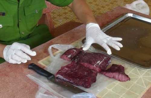 Thanh tra đột xuất cơ sở dùng hóa chất 'hô biến' thịt lợn thành thịt bò