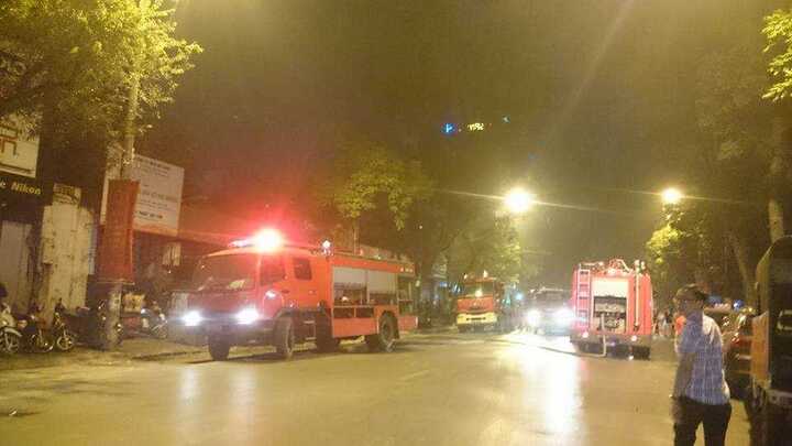 'Bà hỏa' ghé thăm nhà hàng thịt nướng Hàn Quốc lúc nửa đêm