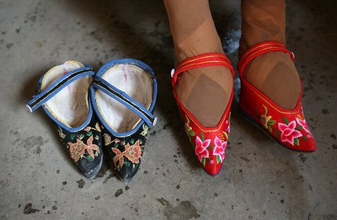 Bí ẩn đằng sau những đôi chân rướm máu và đau đớn của phụ nữ Trung Quốc