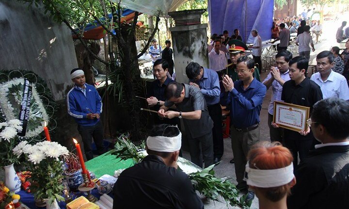 Đưa tro cốt phóng viên Đinh Hữu Dư về với gia đình trong đêm