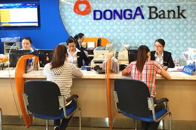 Thêm 5 cán bộ và một cảnh sát bị bắt trong vụ án tại Ngân hàng Đông Á