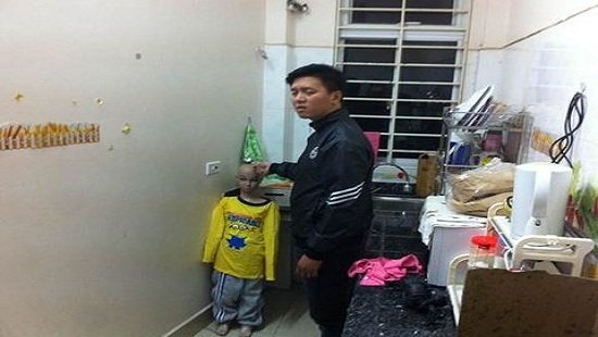 Tạm giam bố ruột bạo hành dã man con trai 10 tuổi ở Hà Nội