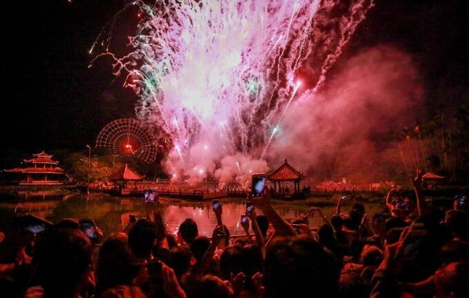 Những địa điểm bắn pháo hoa Tết Dương lịch, Tết Nguyên đán 2018 tại TP. HCM