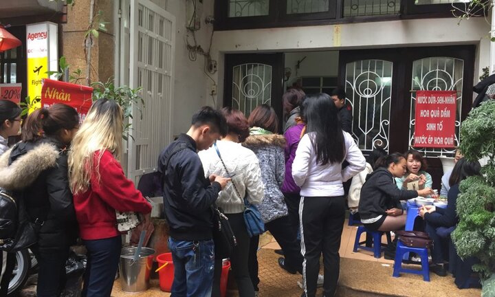 Thêm quán bún chửi nổi tiếng Hà Nội: Lần này là chửi người già