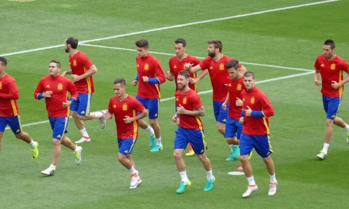 20h 13/6 trực tiếp Tây Ban Nha - CH Séc: Tái lập ngai vàng