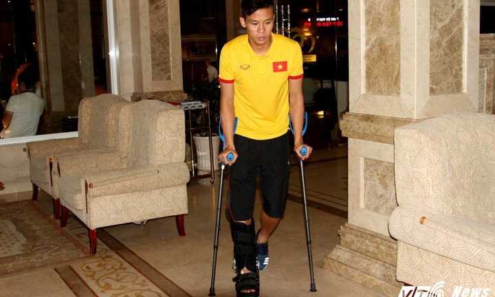 Quế Ngọc Hải gãy xương chày, nghi đứt dây chằng sên mác trước