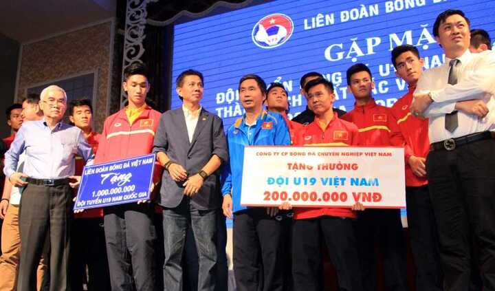 HLV U19 Việt Nam tiết lộ sốc: Loại 2 cầu thủ vì tư tưởng không ổn