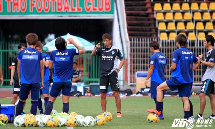 CLB Nhật vừa xuống hạng quyết tâm thắng tuyển Việt Nam