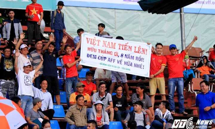 Vé xem bán kết AFF Cup 2016 Việt Nam vs Indonesia: Đắt nhất 400 nghìn đồng