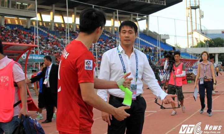 Công Vinh bức xúc tố Malaysia chơi xấu: Đá anh em chảy cả máu chân mà trọng tài không phạt