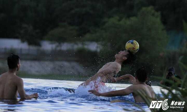 Tuyển Việt Nam sẽ bị 'hành xác' trước bán kết AFF Cup 2016?