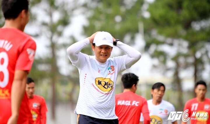 BLV Quang Huy: 'Bầu Đức thiếu may mắn, có lúc Ferguson cũng không giúp HAGL trụ hạng nổi'