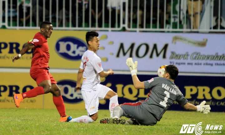 Thấm lời bầu Đức, HAGL nói không với bạo lực sân cỏ