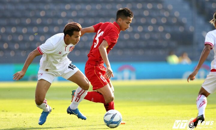 Dừng hình màn 'khiêu vũ' của U23 Việt Nam trên sân bóng Ngoại hạng