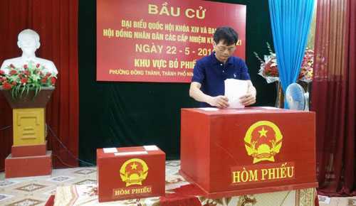 Chủ tịch xã và con trai đều rớt đại biểu HĐND