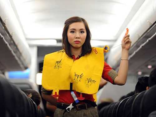 Chuyên viên Sở Văn hóa Thể thao và Du lịch xé áo phao ngay trên máy bay