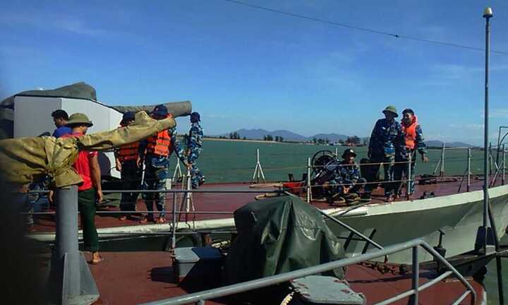 Hình ảnh diễn biến tìm kiếm cứu nạn máy bay Su-30MK2