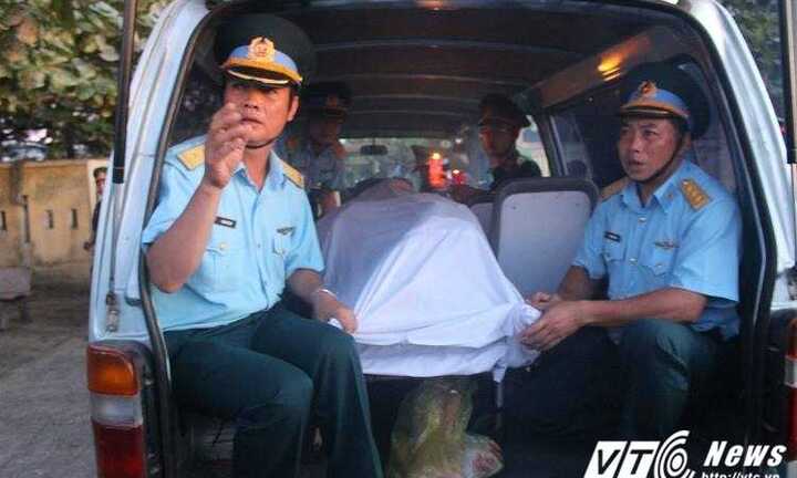 Thi thể phi công Trần Quang Khải về đến đất liền