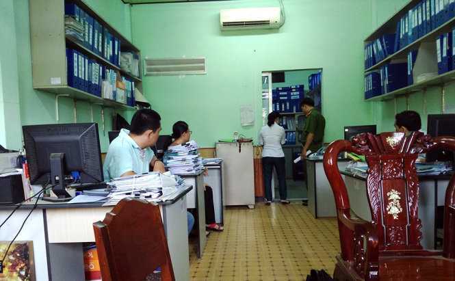 Một Chủ tịch HĐQT chết trên ghế làm việc với vết thương ở bụng