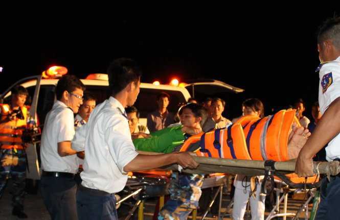 Tàu cá phát nổ, 3 ngư dân mất tích giữa biển khơi