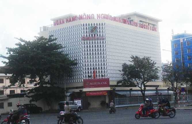 Bắt Trưởng phòng tín dụng ngân hàng và Phó giám đốc doanh nghiệp