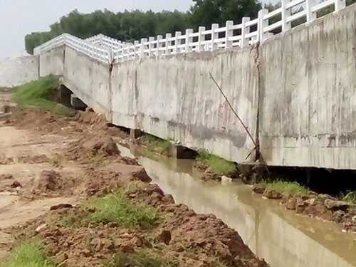 Chưa kịp nghiệm thu, cầu tiền tỉ đã bị sập gãy