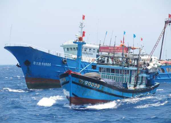 Phút kinh hãi tàu Việt Nam bị tàu Trung Quốc rượt đuổi, đâm chìm