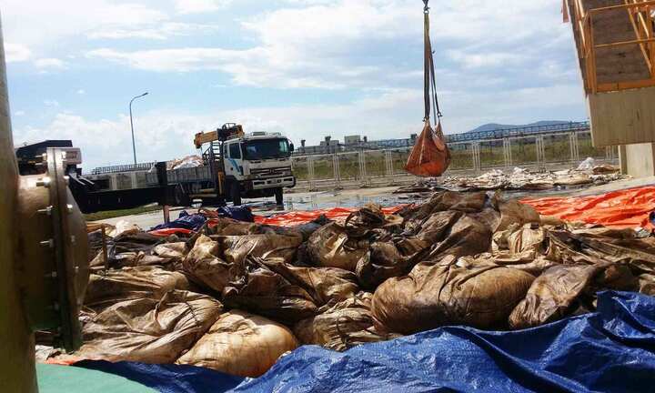 'Đột nhập' khu tập trung chất thải trong nhà máy Formosa