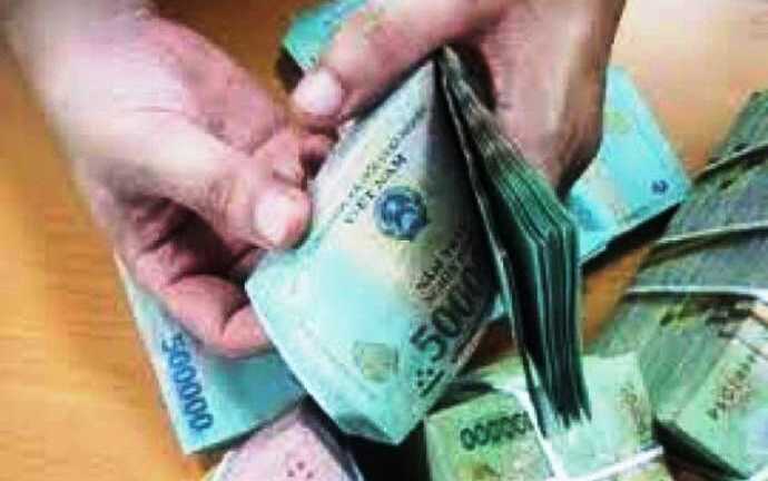 CSGT Thanh Hóa nhặt được một bọc tiền trên quốc lộ