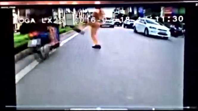 CSGT xoạc chân chặn xe vi phạm: 'Tôi chỉ giơ chân và bật nhảy'