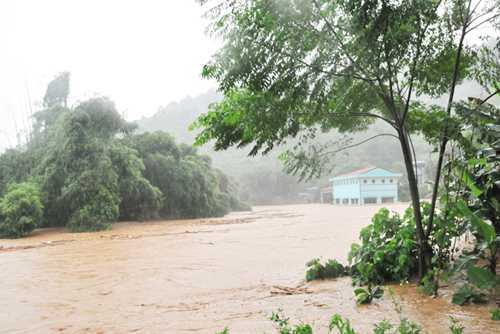 Lào Cai 'oằn mình' trong mưa lũ, 11 người thương vong