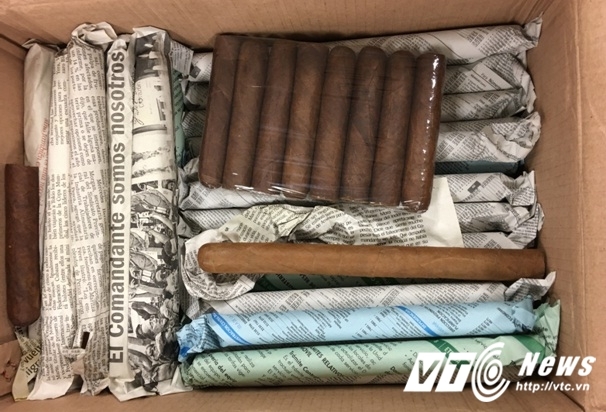 Gần 17.000 điếu xì gà vận chuyển trái phép qua sân bay Nội Bài