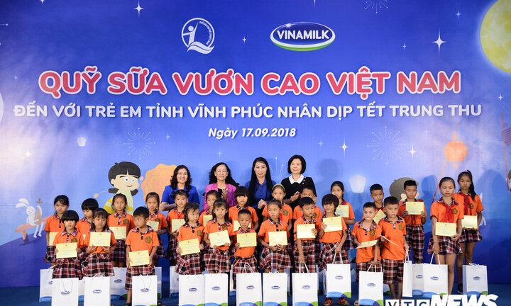 Vinamilk trao tặng 66.000 ly sữa cho trẻ em Vĩnh Phúc