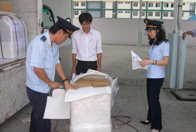 Hải quan phát hiện hơn 1.000 vụ vi phạm mỗi tháng