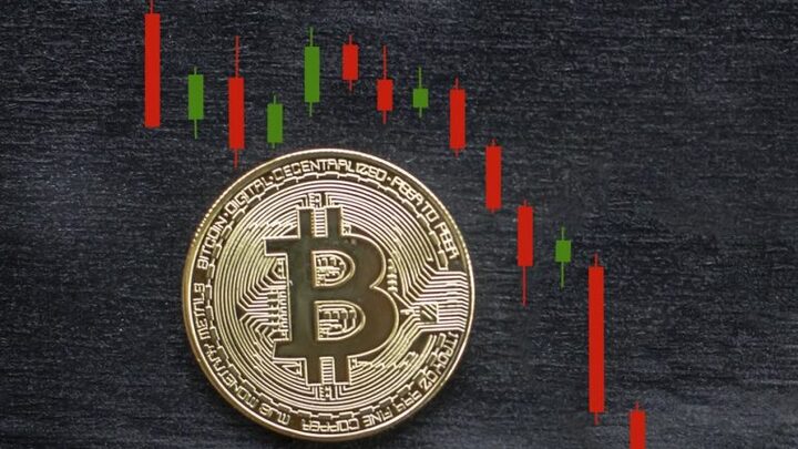Giá Bitcoin 'đổ đèo', thị trường tiền ảo rực đỏ