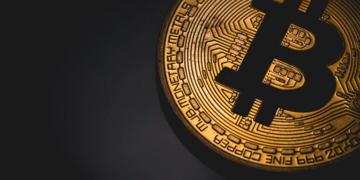 Giá Bitcoin vẫn lao dốc