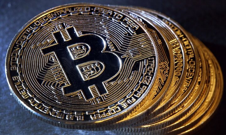 Bitcoin tiếp tục trượt dốc