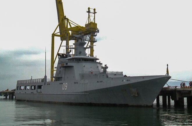 Tàu Hải quân Brunei đến Đà Nẵng