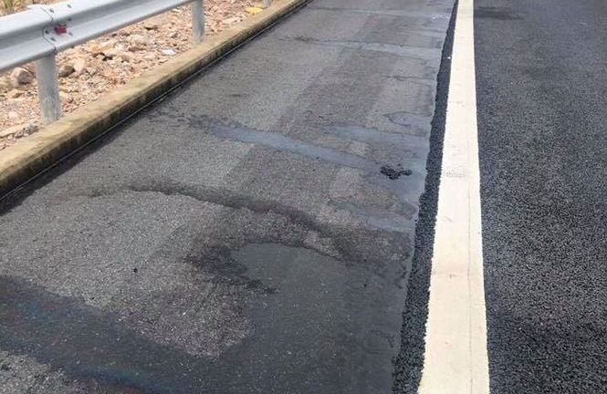 Phát hiện vết dầu loang trên cao tốc gần 35.000 tỷ đồng vừa hư hỏng