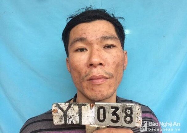 Dùng lựu đạn de dọa công an tại UBND xã