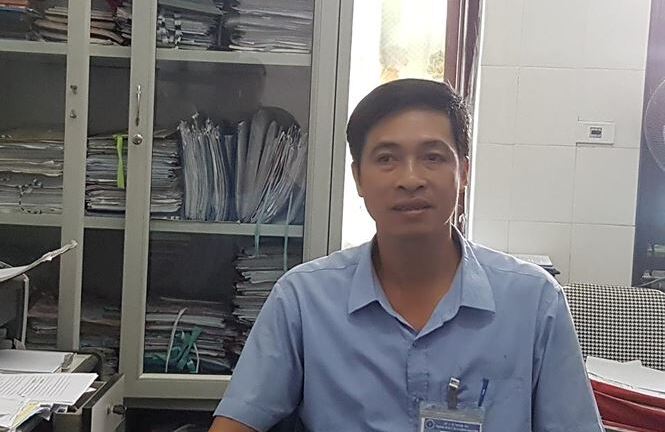 Trưởng phòng dùng ghế ném nữ đồng nghiệp