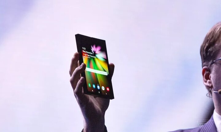 Samsung hé lộ smartphone màn hình gập tương lai