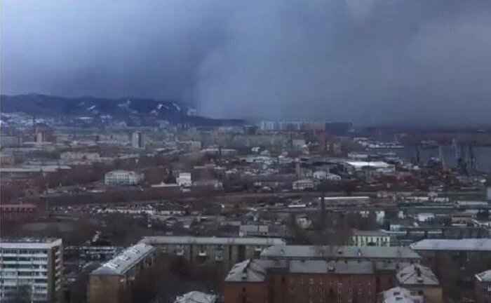 ‘Sóng thần’ tuyết nuốt chửng thành phố ở Siberia