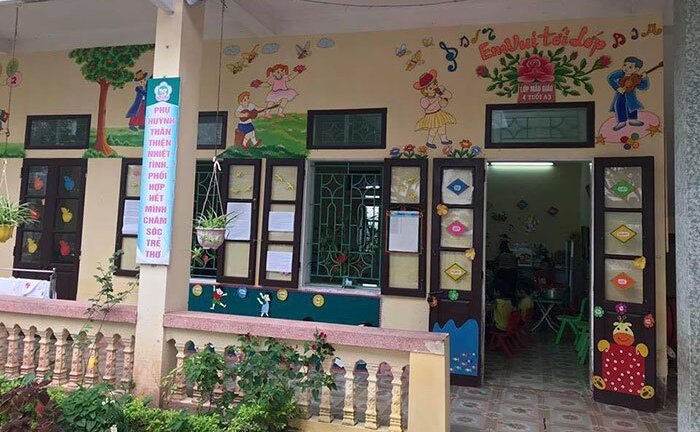 Bé 4 tuổi bị buộc dây vào người, Phòng giáo dục: Cô giáo muốn đảm bảo an toàn khi bé 'quá tăng động'